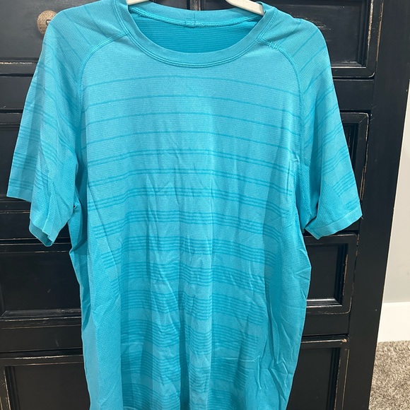 Lululemon metal vent XL shirt Blue - Picture 2 of 2